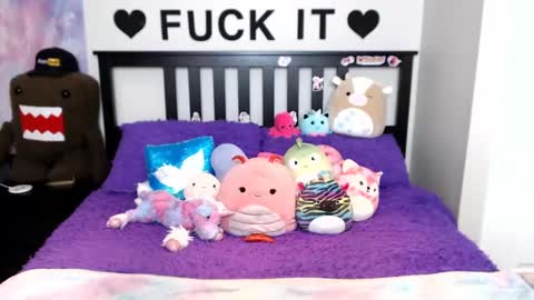 Mackenzie Wolfe online show from 19, 9, 2025