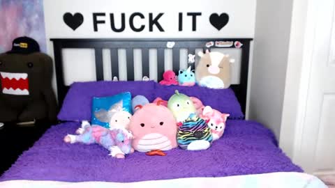 Mackenzie Wolfe online show from 26, 9, 2025