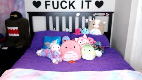 Mackenzie Wolfe online show from 2, 12, 2025