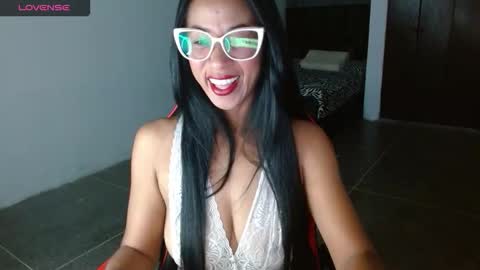 Snapshot of madam_klauss chatting on 30, 10, 2025 EMILY online show from 30, 10, 2025