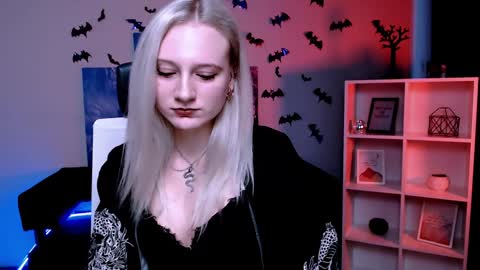 Snapshot of madam_ulis chatting on 6, 1, 2025 Ulis online show from 6, 1, 2025