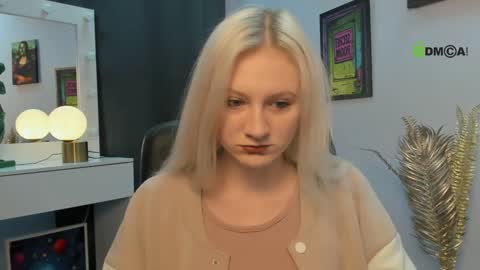 Snapshot of madam_ulis chatting on 4, 2, 2025 Ulis online show from 4, 2, 2025