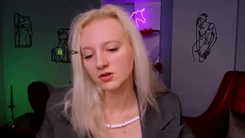 Snapshot of madam_ulis chatting on 12, 3, 2025 Ulis online show from 12, 3, 2025