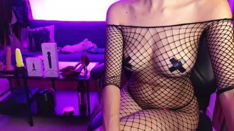 Snapshot of madame_lia chatting on 16, 11, 2025 Madame La online show from 16, 11, 2025