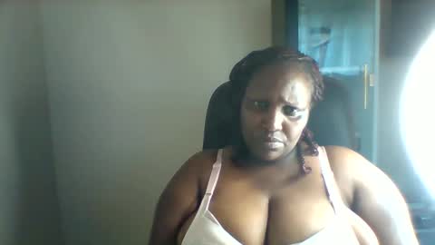 Snapshot of madame_pleasure40 chatting on 7, 5, 2026 madame_pleasure40 online show from 7, 5, 2026
