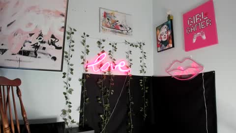 Maddi Avalon online show from 22, 12, 2024