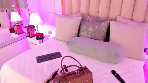 Snapshot of maddieparker chatting on 5, 2, 2026 online show from 5, 2, 2026