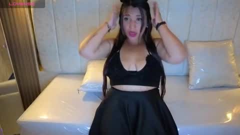 Snapshot of maddy_tx chatting on 5, 11, 2025 Online 2200 to 600 online show from 5, 11, 2025