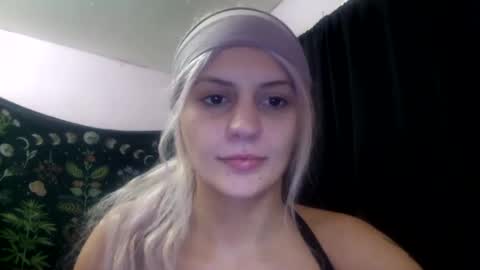 Snapshot of madelinevalentine chatting on 3, 10, 2025 madeline online show from 3, 10, 2025