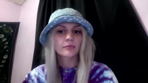 Snapshot of madelinevalentine chatting on 27, 10, 2025 madeline online show from 27, 10, 2025