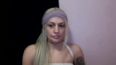 Snapshot of madelinevalentine chatting on 2, 11, 2025 madeline online show from 2, 11, 2025