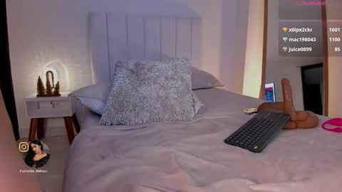 Valentina   1030   530  -  online show from 5, 1, 2025