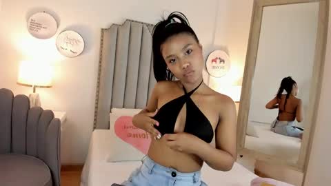 Snapshot of madisongomez16 chatting on 3, 2, 2025 madisongomez16 online show from 3, 2, 2025
