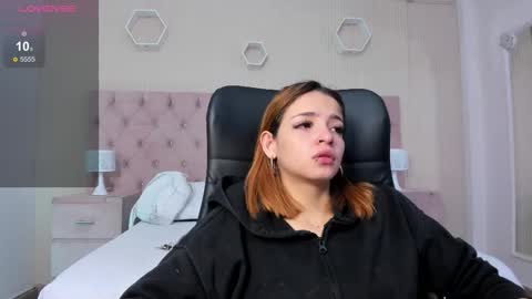 Snapshot of madisonsky_ chatting on 21, 10, 2025 madison online show from 21, 10, 2025