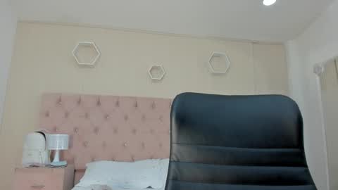 Snapshot of madisonsky_ chatting on 24, 10, 2025 madison online show from 24, 10, 2025