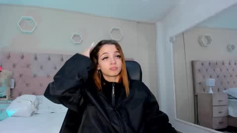 Snapshot of madisonsky_ chatting on 27, 10, 2025 madison online show from 27, 10, 2025