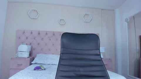 Snapshot of madisonsky_ chatting on 10, 11, 2025 madison online show from 10, 11, 2025