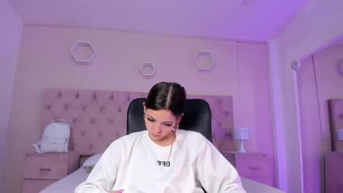 Snapshot of madisonsky_ chatting on 13, 11, 2025 madison online show from 13, 11, 2025