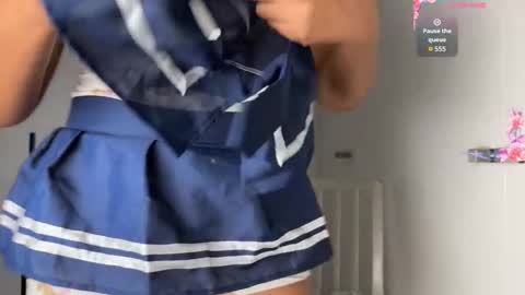 Snapshot of madsnextdoor chatting on 17, 10, 2025 Maddie online show from 17, 10, 2025