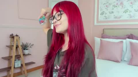 Mae Lyra online show from 1, 2, 2026