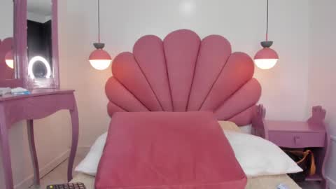 MAEE ANGELS online show from 28, 12, 2024