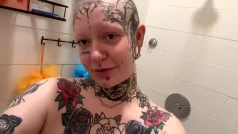 Snapshot of maeee_ chatting on 13, 7, 2026 Mae online show from 13, 7, 2026