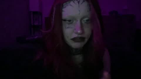 Snapshot of maeee_ chatting on 16, 7, 2026 Mae online show from 16, 7, 2026