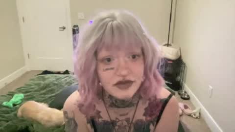 Snapshot of maeee_ chatting on 23, 7, 2026 Mae online show from 23, 7, 2026