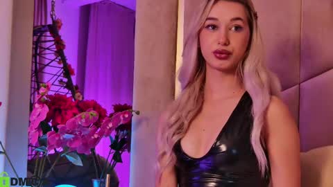 M. online show from 26, 11, 2025