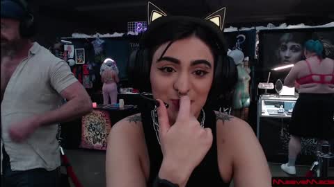 Meaves online show from 2, 2, 2025