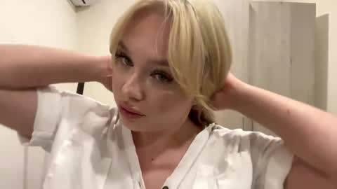 Molly online show from 30, 4, 2026