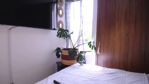 Snapshot of maggie_raver chatting on 19, 11, 2025 maggie online show from 19, 11, 2025