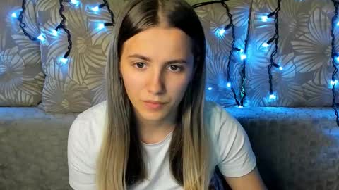 Snapshot of maggiecake chatting on 21, 10, 2025 Maggie online show from 21, 10, 2025