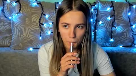 Snapshot of maggiecake chatting on 26, 10, 2025 Maggie online show from 26, 10, 2025