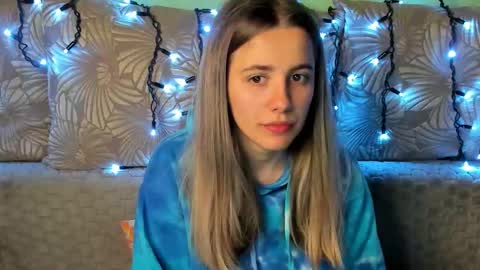 Snapshot of maggiecake chatting on 27, 10, 2025 Maggie online show from 27, 10, 2025