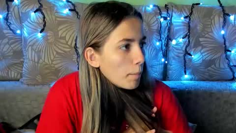 Snapshot of maggiecake chatting on 31, 10, 2025 Maggie online show from 31, 10, 2025