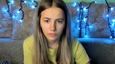 Snapshot of maggiecake chatting on 3, 11, 2025 Maggie online show from 3, 11, 2025