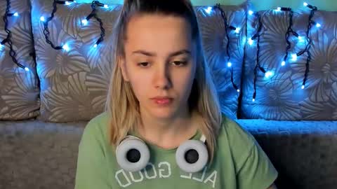 Snapshot of maggiecake chatting on 15, 12, 2025 Maggie online show from 15, 12, 2025