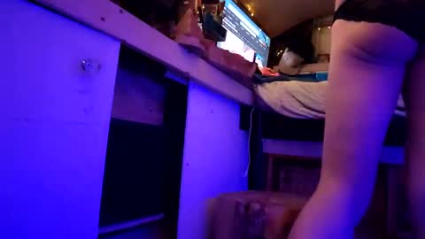 Gaia Love online show from 25, 1, 2025