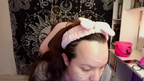 Claire online show from 12, 4, 2026