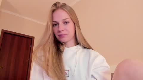 Snapshot of magic_couple13 chatting on 21, 11, 2025 Alice online show from 21, 11, 2025