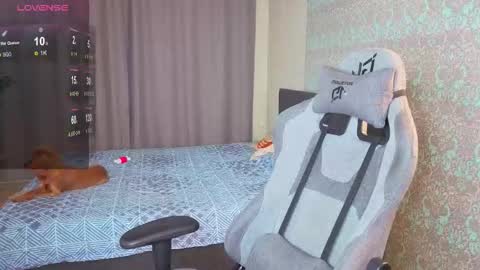 Snapshot of magic_shy chatting on 8, 11, 2025 Merry online show from 8, 11, 2025