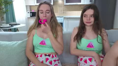 Snapshot of magical_mermaids chatting on 17, 12, 2025 Alice online show from 17, 12, 2025