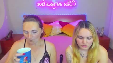 Lili and Bella online show from 11, 9, 2025