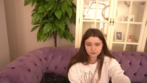 Snapshot of magicpeachhs chatting on 19, 5, 2026 Emily online show from 19, 5, 2026