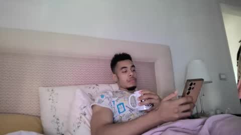 Snapshot of magicsempai chatting on 6, 3, 2025 Magicsempai online show from 6, 3, 2025