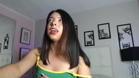 Maia Reficco online show from 1, 12, 2025