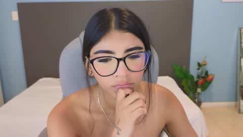 Maiaa Ruiz  online show from 15, 10, 2025