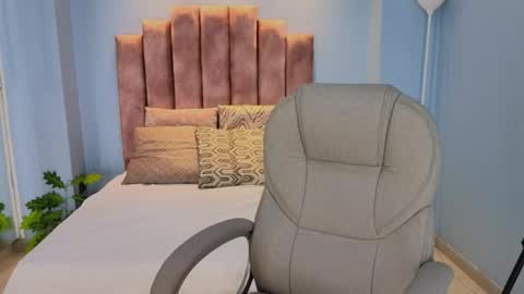 Maiaa Ruiz  online show from 15, 4, 2026