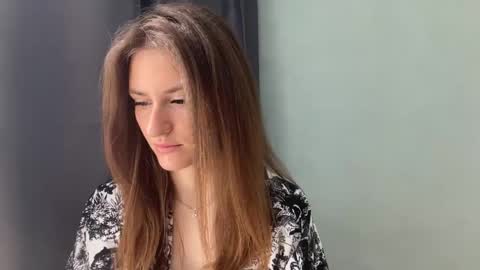 M I A online show from 17, 4, 2026